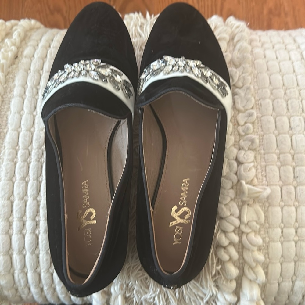 Black Velvet flats by Yosi Samira!